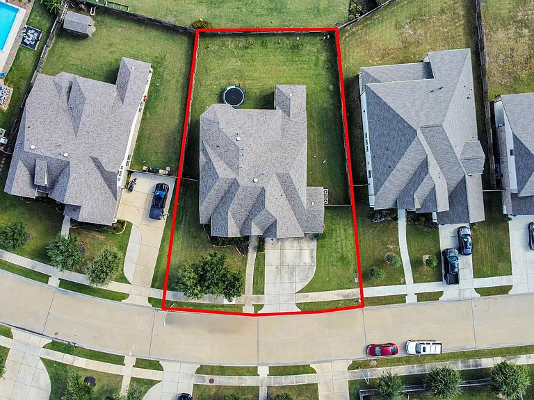 1911 Sapphire Pines Ln — Photo 48