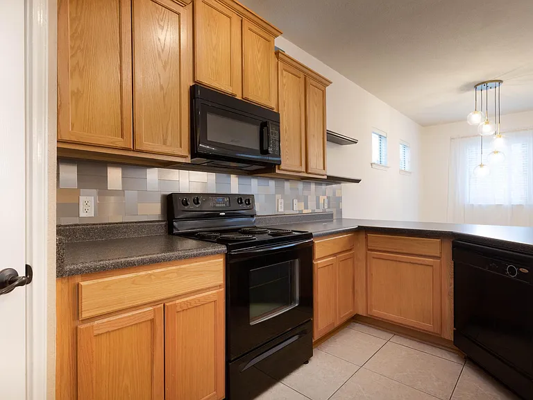 1227 Cresswell Cv — Photo 14