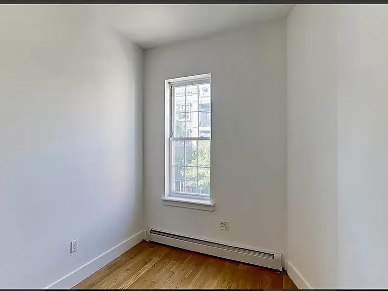 17 Goodwin Pl #2 — Photo 8