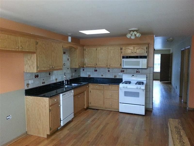 2nd image of 5418 S 74th Ave