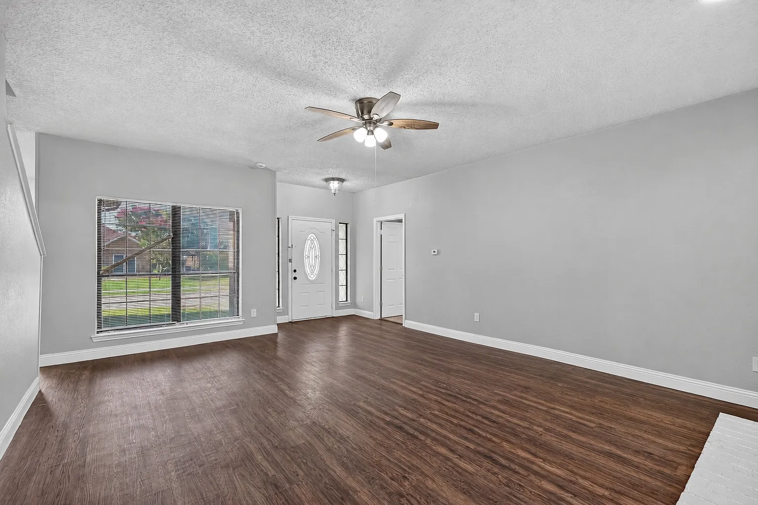 5 bed, 2.5 bath, 2549 sqft, $3,575 — Photo 4