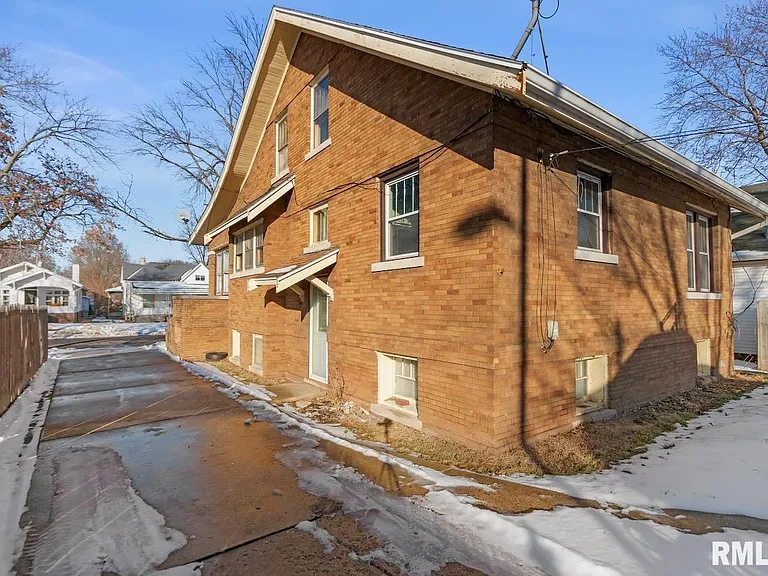 1816 W Callender Ave — Photo 28