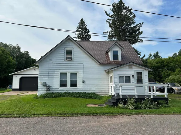 136 Salisbury St, Ishpeming, MI 49849