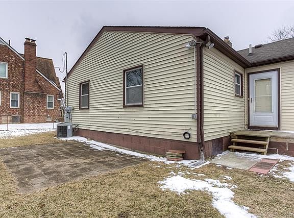 4th image of 15424 Woodbine
