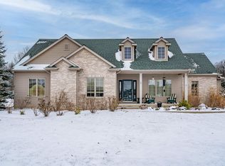 327 Crestwood Ct, Bluffton, IN 46714