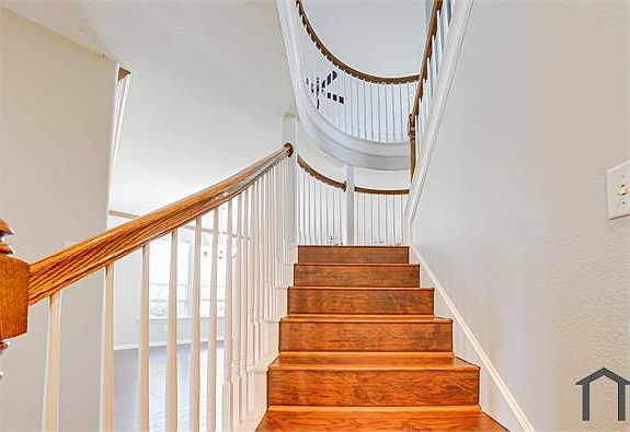 3rd image of 8273 Robertson Dr