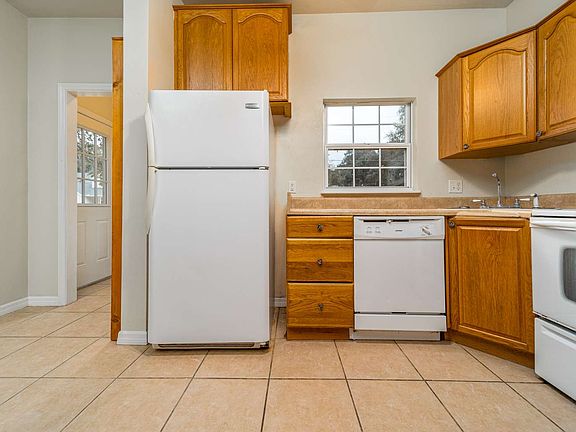 5th image of 412 SW Deanna Ter