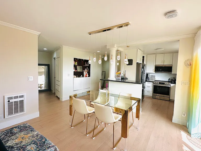 8400 De Longpre Ave #0 — Photo 6