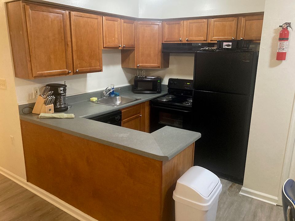 Kitchen, includes dishwasher and plenty of cabinets (Model)