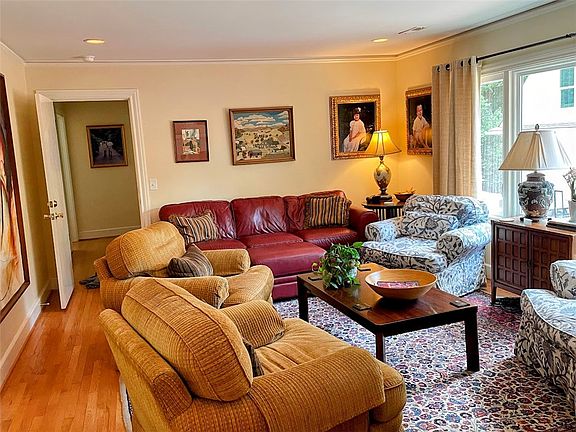 3rd image of 103 Poole Ln