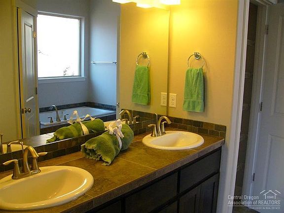 5th image of 21257 SE Bellflower Pl