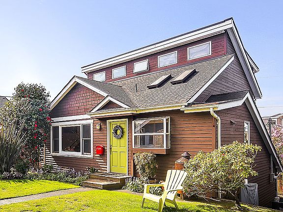 House from court entrance