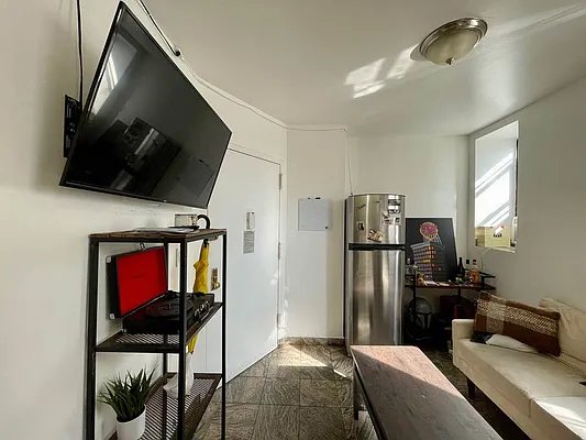 Rented by Falero & Partners Real Estate LLC  | media 6