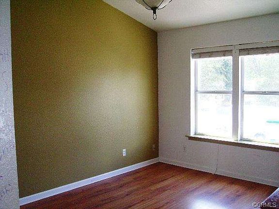 4th image of 465 Russell Ave