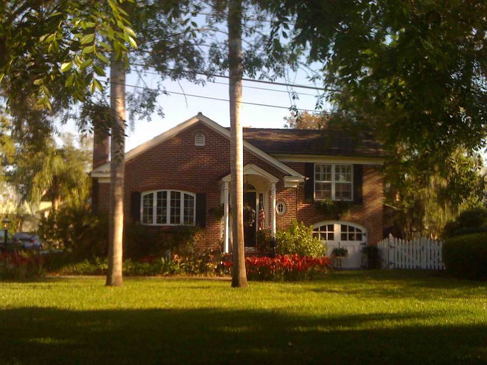 2nd image of 465 W 71st St