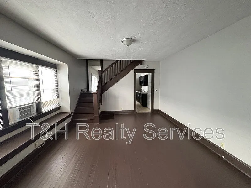 3 bed, 1.5 bath, 1249 sqft, $1,175 — Photo 4