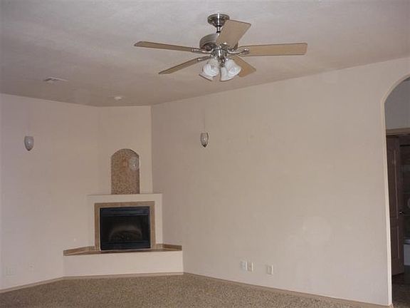 3rd image of 405 Santa Fe Dr