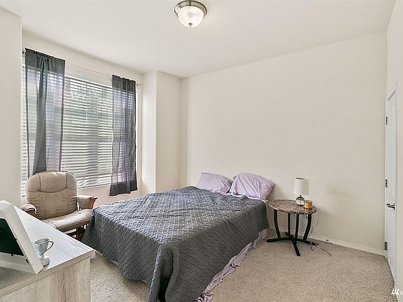 3rd image of 3521 Keegan St NE