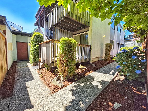 3rd image of 2110 N Oakes St #3