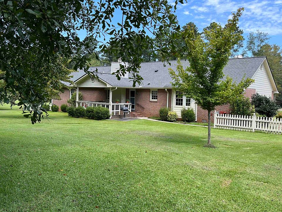 1st image of 3649 Sussex Dr NE