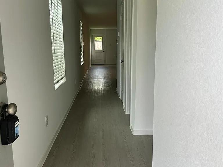939 Pertuso Ln — Photo 16