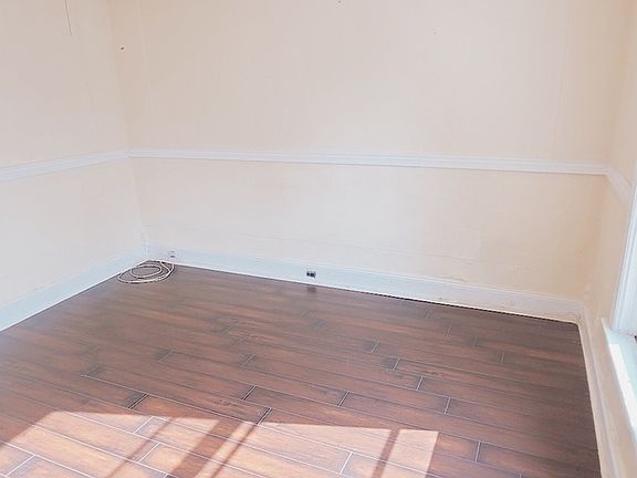 3rd image of 672 Dougall Ave