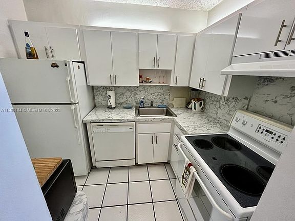 4th image of 2899 Collins Ave APT 1710