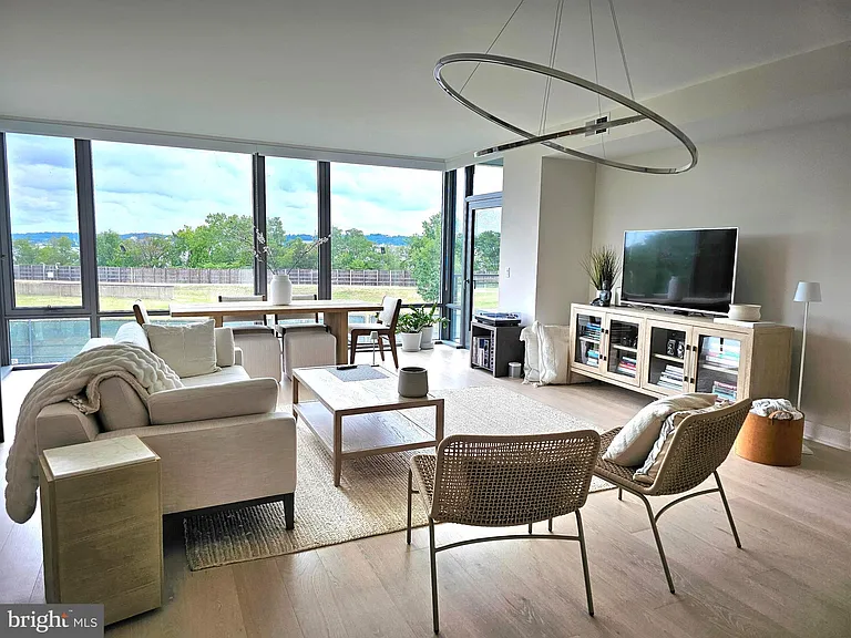 1201 N Royal St #205 — Photo 3