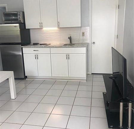 5th image of 315 SE 12th Ave #3