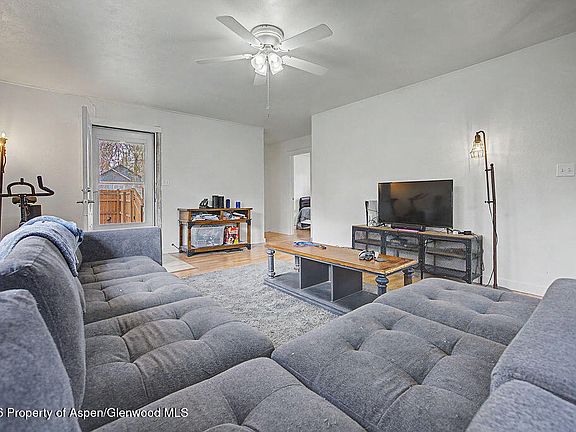 3rd image of 889 Breeze St