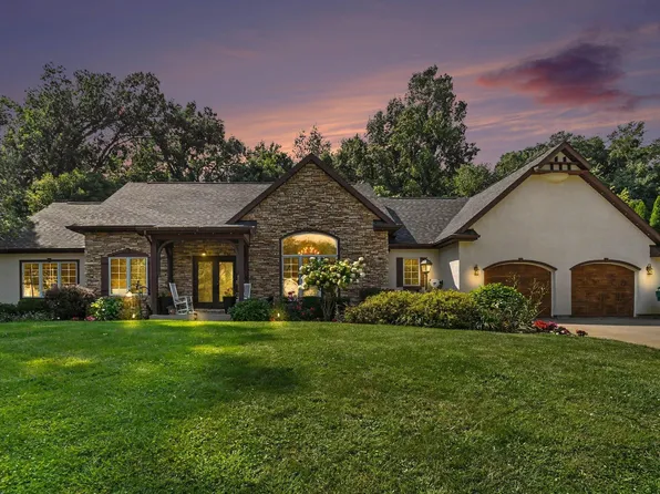 51823 Westwood Forest Dr, South Bend, IN 46628