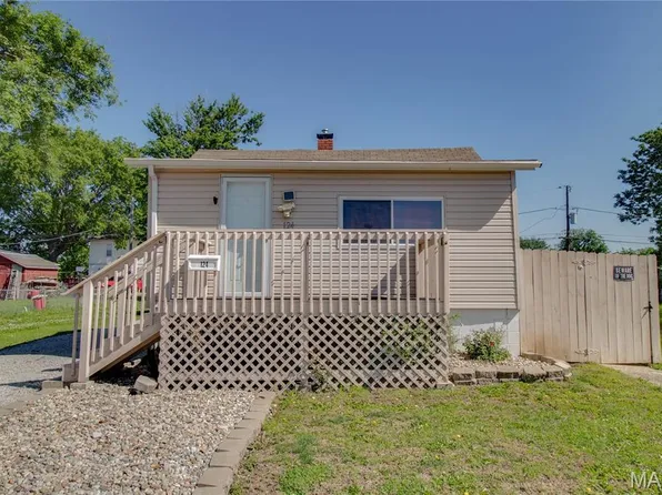 124 E 7th St, Roxana, IL 62084