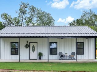 1110 Caldwell, Lexington, TX 78947
