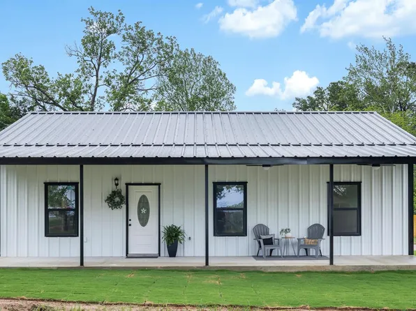 1110 Caldwell, Lexington, TX 78947