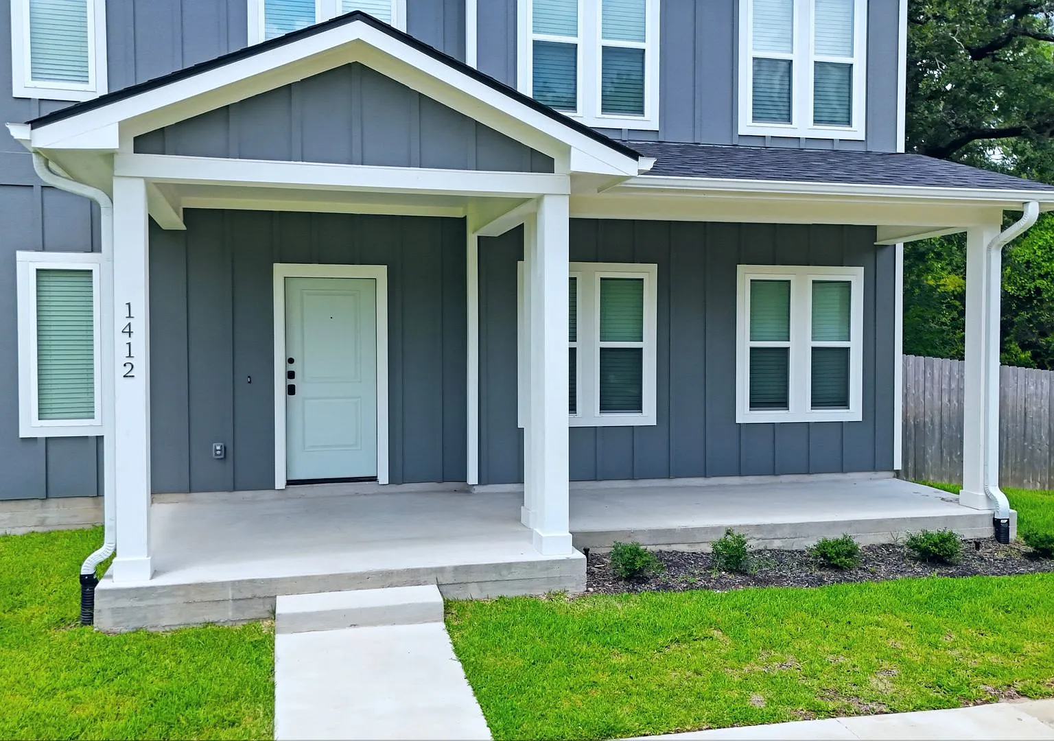 1412 Magnolia — Photo 3