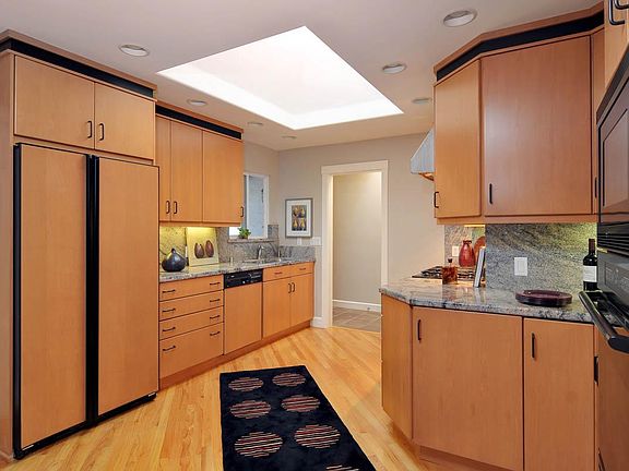 4th image of 1556 Magpie Ln