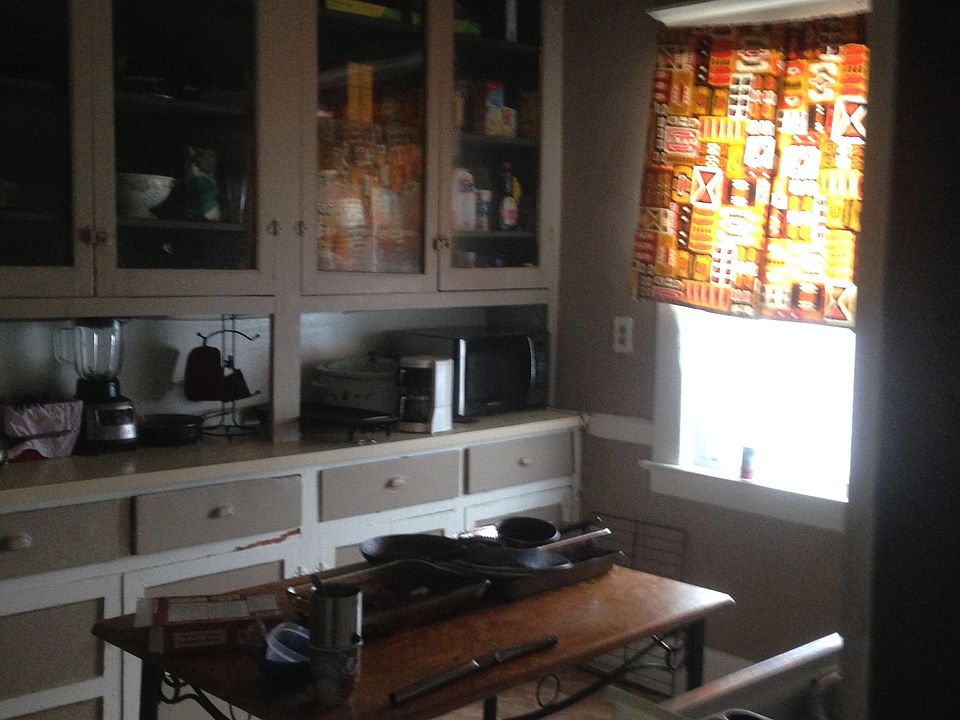 2nd image of 326 W Kennedy St