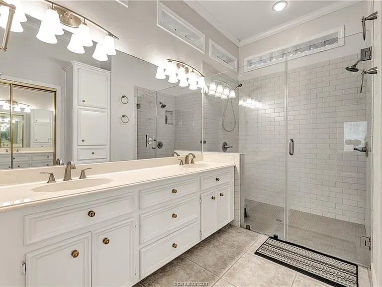 4601 Valley Brook Cir — Photo 23