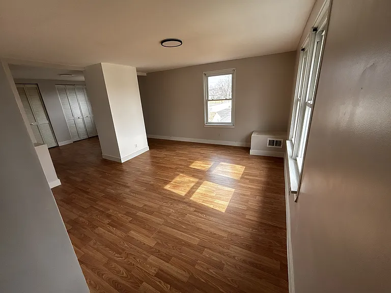 2538 Florent Ave — Photo 9