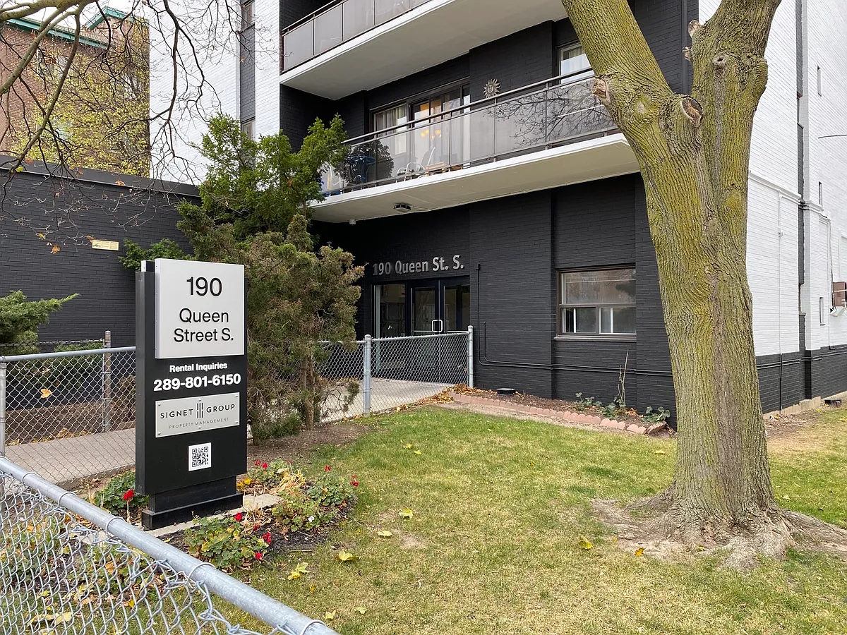190 Queen Street South — Photo 3
