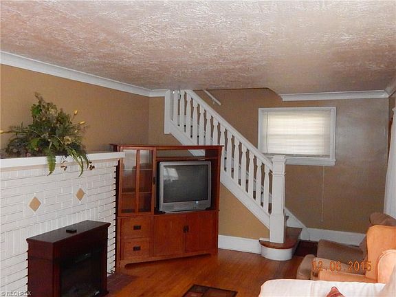 3rd image of 95 Eldred Ave