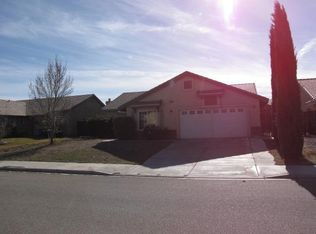 15977 Holly Brook Ln, Victorville, CA 92395