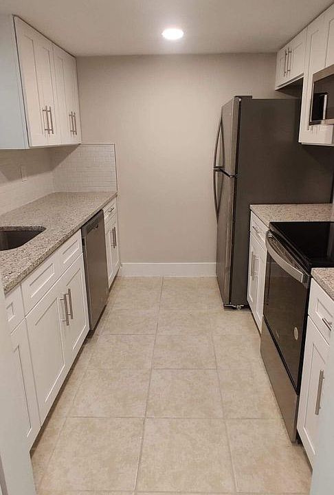 1st image of 2321 NE 2nd St APT 17