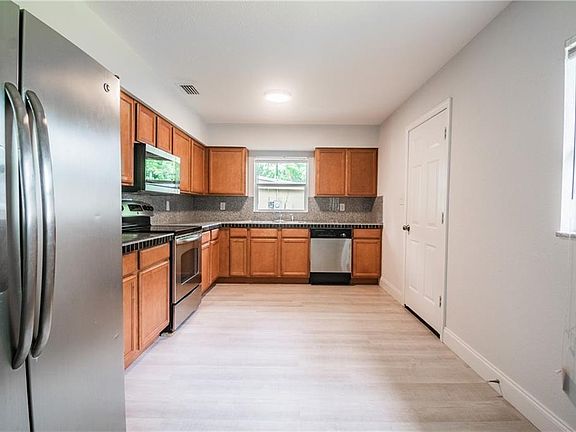 4th image of 2904 E Howell St