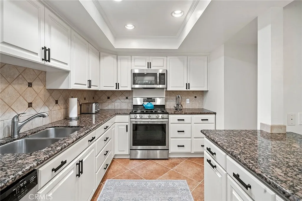 2 bed, 3.0 bath, 1445 sqft, $5,350 — Photo 3
