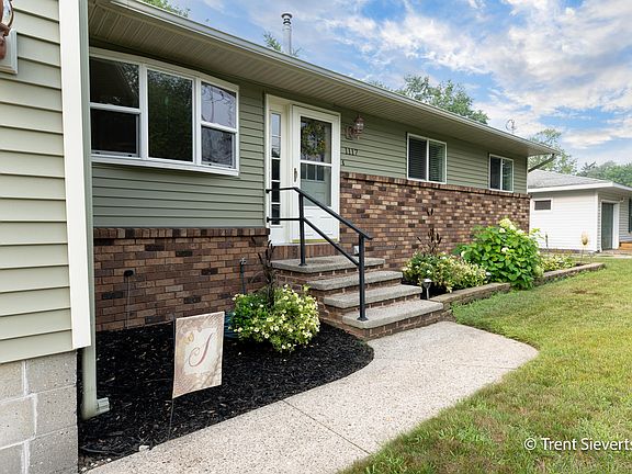 4th image of 1117 Esther Ave