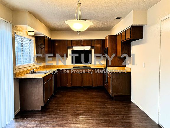 4th image of 628 Taylor Ct