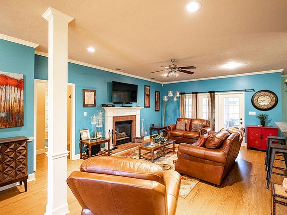 5th image of 156 Ambleside Dr