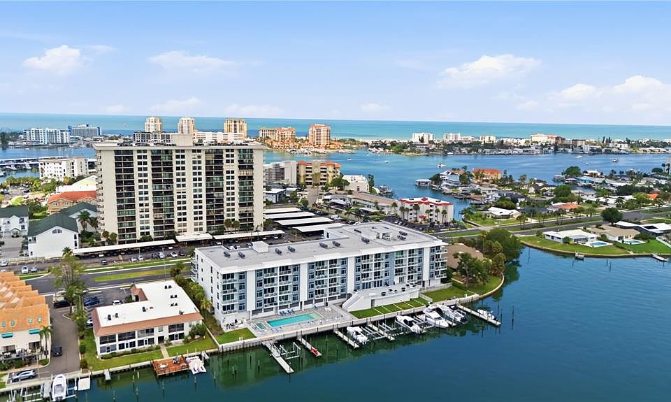 1st image of 415 ISLAND WAY #204