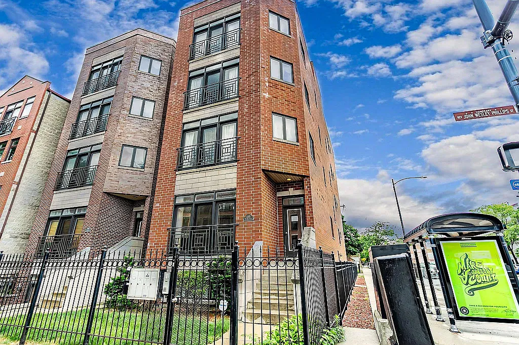 2 bed, $2,500 — Photo 2